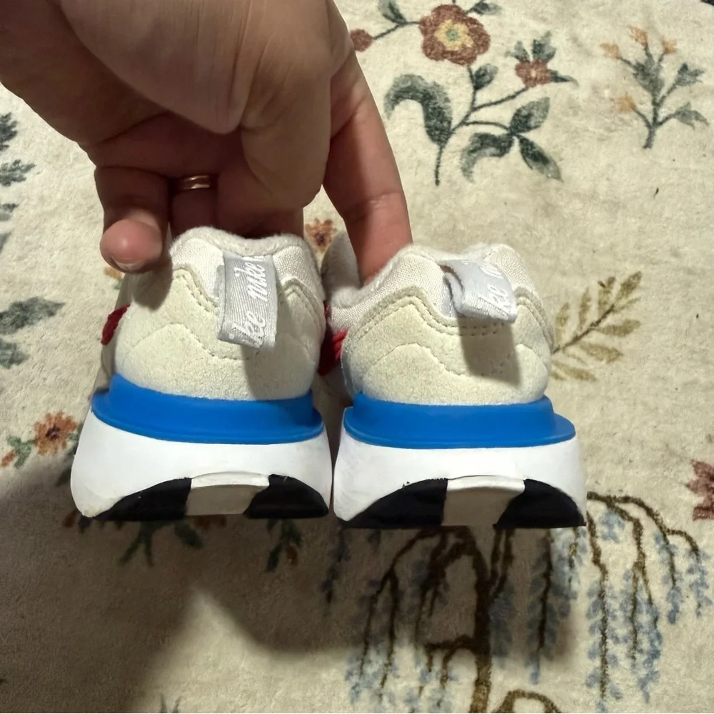 Nike air max Dawn TD Sneakers - Cream, Red, and Blue 8C